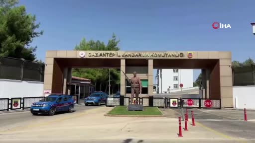 15 il merkezli düzenlenen "yasa dışı bahis ve dolandırıcılık" operasyonlarında; hesaplarında 1 milyar 132 milyon TL hesap hareketi bulunan 98 şüpheli yakalandı