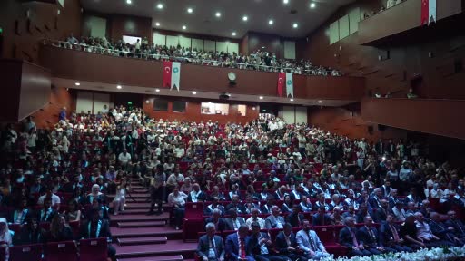 Niğde Ömer Halisdemir Üniversitesinde mezuniyet töreni: 2 bin öğrenci kep attı