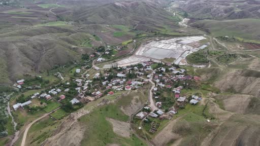 Görenler dönüp bir kez daha bakıyor, minareyi bulan camiyi bulamıyor