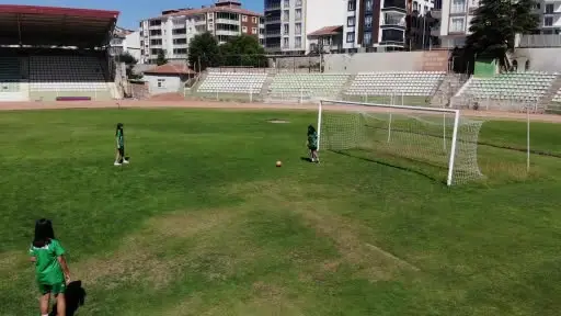 "Futbol erkek işi" diyenlere cevabı sahada verdiler