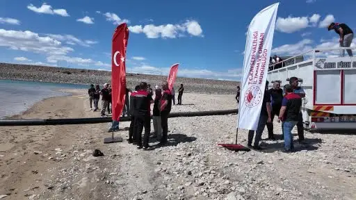 Kayseri’de baraj gölüne 600 bin yavru sazan bırakıldı