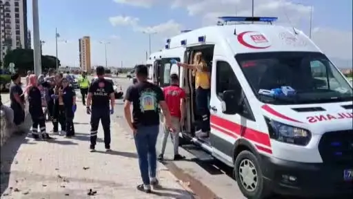 Karaman’da iki otomobil çarpıştı: 1’i çocuk 3 yaralı
