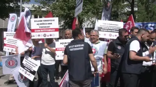 Devlet Memurları Konfederasyonu’ndan Hazine ve Maliye Bakanlığı önünde basın açıklaması