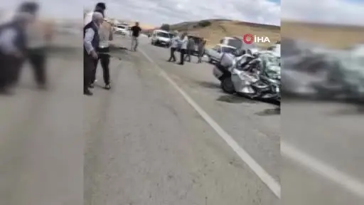 Yozgat’ta kamyonla otomobillin karıştığı kazada 3 kişi öldü 2 kişi yaralandı
