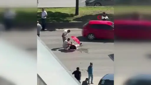 Ankara’da yolun karşısına geçmek isteyen yayaya araba çarptı