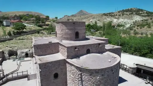 Bin 700 yıldır ayakta olan kilise, müze olarak ziyaretçilerini ağırlıyor