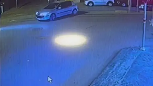 Manevra yapan araca vuran Tofaş kontrolden çıktı, kaldırımda yürüyen vatandaşa böyle çarptı