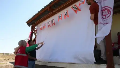 Aşure gününde kazanlar sevgi ve dostluk için kaynadı