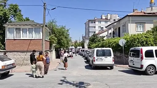 Üvey kızını ağır yaraladıktan sonra intihar etti
