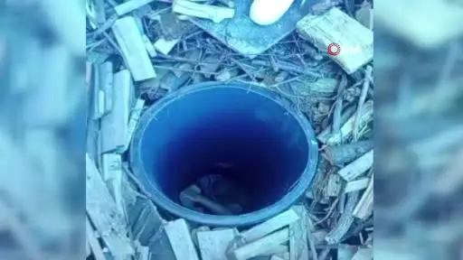 Kuyuya düşen sağır ve dilsiz adam, kendisini kurtaran itfaiyeciye sarılarak teşekkür etti