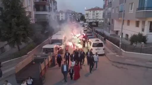 Ankara’da kız isteme olayında ortalık karıştı: Konvoyun üzerine havai fişekler düştü
