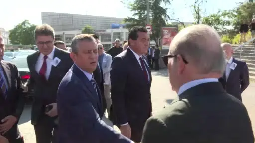 Özgür Özel ile Kılıçdaroğlu, Milletvekili Namık Tan’ın annesinin cenazesine katıldı