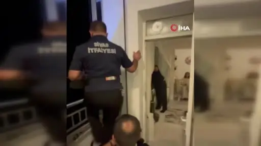 14’ncü kattan düşen atmaca yavrusu yuvasına konuldu