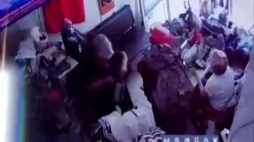 Baba-oğul kadın terzinin iş yerini basıp darp etti