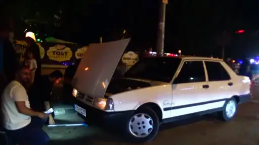 Konya’da otomobilin jantına girerek sıkışan yılanı itfaiye çıkardı