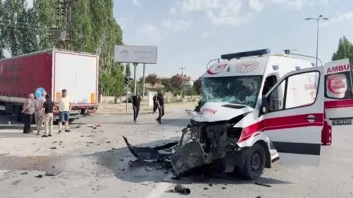 Ankara’da tır ile ambulans çarpıştı: 5 yaralı