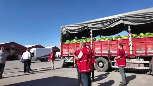 Kayseri’de 17 ton karpuz dağıtıldı