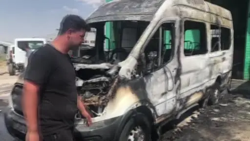 Kaynak yapılan minibüs bir anda alev aldı