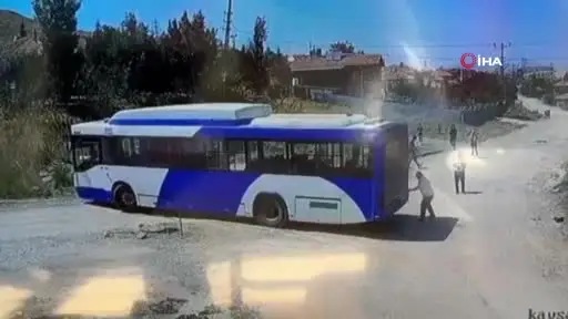 Ankara’da EGO otobüsündeki yangın kameraya yansıdı