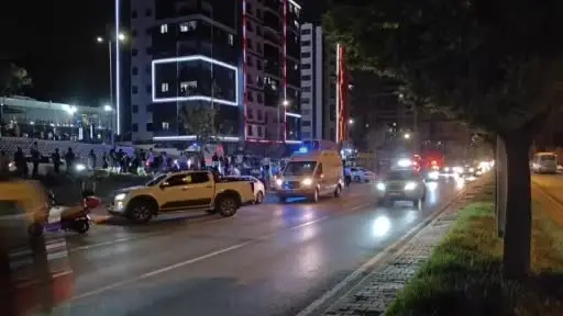 Otomobille çarpışan minibüs yan yattı: 9 yaralı