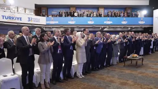 Emine Erdoğan, Cumhurbaşkanı Erdoğan’ın konuşması sırasında duygulandı