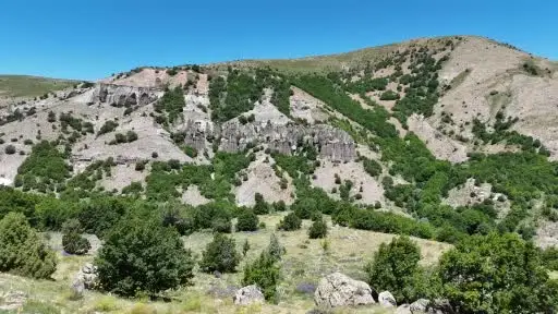 Görüntüsü peri bacalarını andırıyor, efsanesi dilden dile dolaşıyor