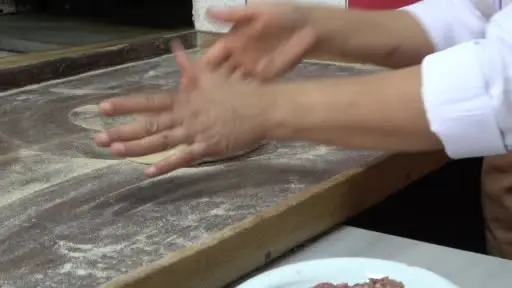 Konya’da etli ekmek kadın ustanın elinde lezzet buluyor