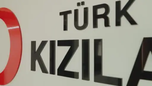 Ünlü isimler Kızılay’a kan verdi, Türkiye’ye çağrıda bulundu