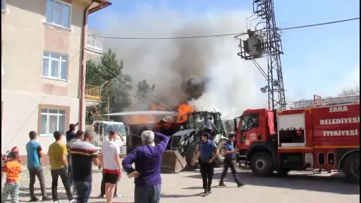 Sivas’ta 5 odunluk ve 1 samanlık küle döndü