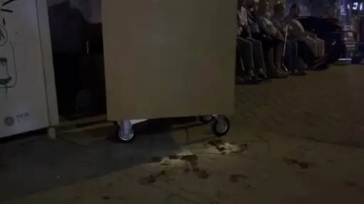 Bu gençler ekmeklerini gardıroptan kazanıyor