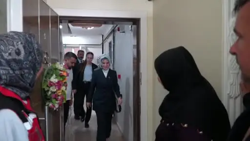 Bakan Göktaş: "Şehitlerimizin ailelerini ziyaret ettik. Terörsüz Türkiye hiçbir şekilde onlarsız bir süreç değil, onlarla beraber ilerlettiğimiz bir süreç"