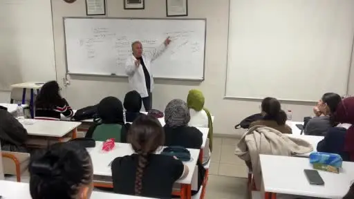 Uzmanlardan ebeveynlere öğrencilere ‘rehberlik edin’ tavsiyesi