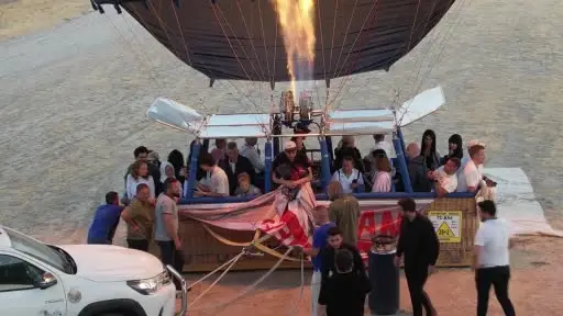 Sıcak hava balonları 15 Temmuz’da Türk bayrağı ve pankartlarla havalandı