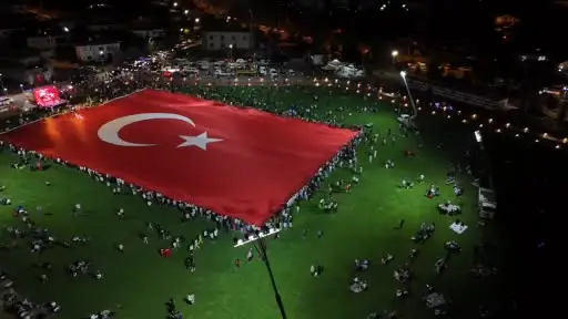 Dünyanın en büyük Türk bayrağı Kayseri’de yeniden açıldı
