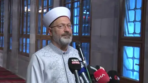 Darbe girişiminde birlik ve beraberliğin sembolü olan selayı Diyanet İşleri Başkanı Erbaş okudu