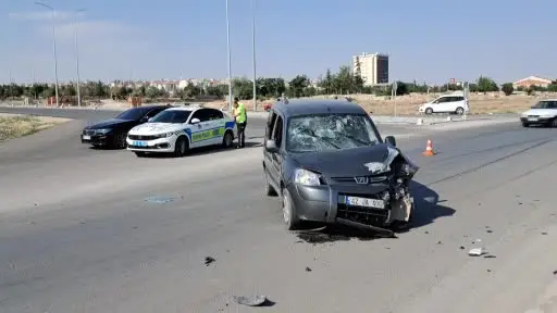 Karaman’da otomobille hafif ticari araç çarpıştı: 1 yaralı