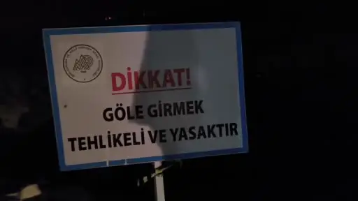 Serinlemek için girdiği gölette hayatını kaybetti