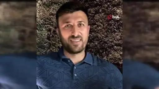 Duvara çarpıp yola savrulan otomobilin sürücüsü kurtarılamadı