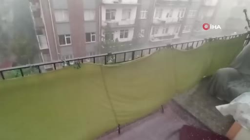 Başkentte sağanak yağış hayatı olumsuz etkiledi