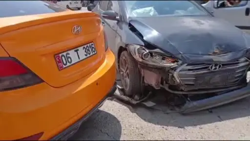 Ankara’da taksi ile otomobil çarpıştı: 1 yaralı