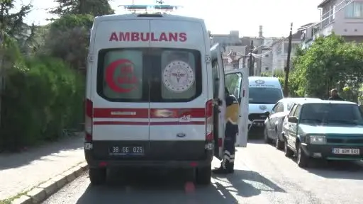Husumetlisini namaz kılarken boğazını keserek öldürdü