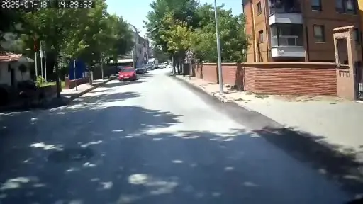 Düğün konvoyu için yol kesti, trafiği felç etti