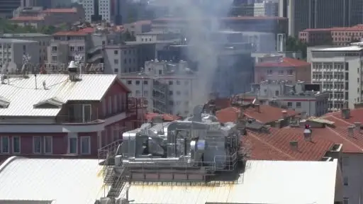 Başkentte metruk bir binada yangın çıktı