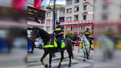 Kızılcahamam’da atlı polislere vatandaşlardan yoğun ilgi