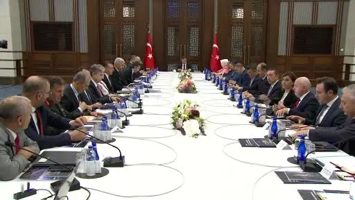 Cumhurbaşkanı Yardımcısı Yılmaz: "Yerli ve milli teknolojilerle gerçekleştirmeyi ve dijital Türkiye vizyonumuz doğrultusunda ’Türkiye Yüzyılı Şehirleri’ için bu dönüşümü hızlandırmayı hedefliyoruz "