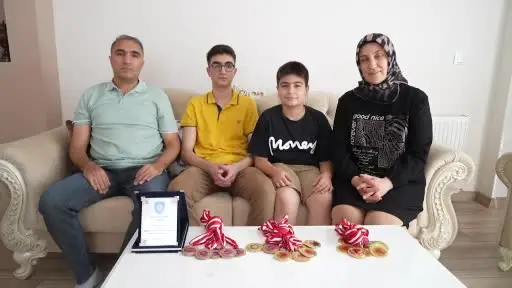 Telefonu bıraktı, planlı çalıştı: YKS’de derece elde etti