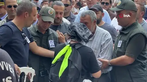 Yangın şehidinin oğlu "Baba, ben sensiz ne yapacağım?" diye feryat etti