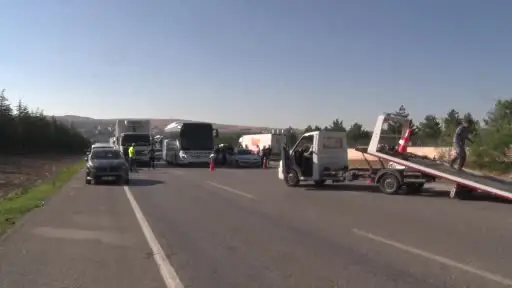 Ankara’da arızalanan otobüse kamyonet çarptı: 2 ölü, 1 ağır yaralı