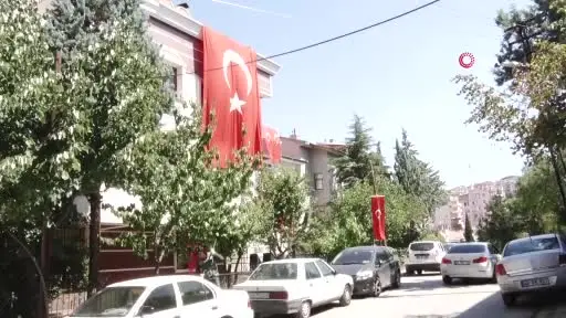Eskişehir’deki yangında şehit olan Enes Sarıyıldız’ın babası: "Oğlumun hayatı yarım kaldı, kız arkadaşıyla evlenmeyi düşünüyordu"