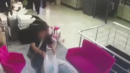 Eltisi tarafından içeceğine ilaç karıştırılan kadın ölümden döndü, o anlar kameraya yansıdı